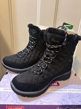 Skechers Quilted Black Faux-Fur Trim Winter Lace-Up Boots